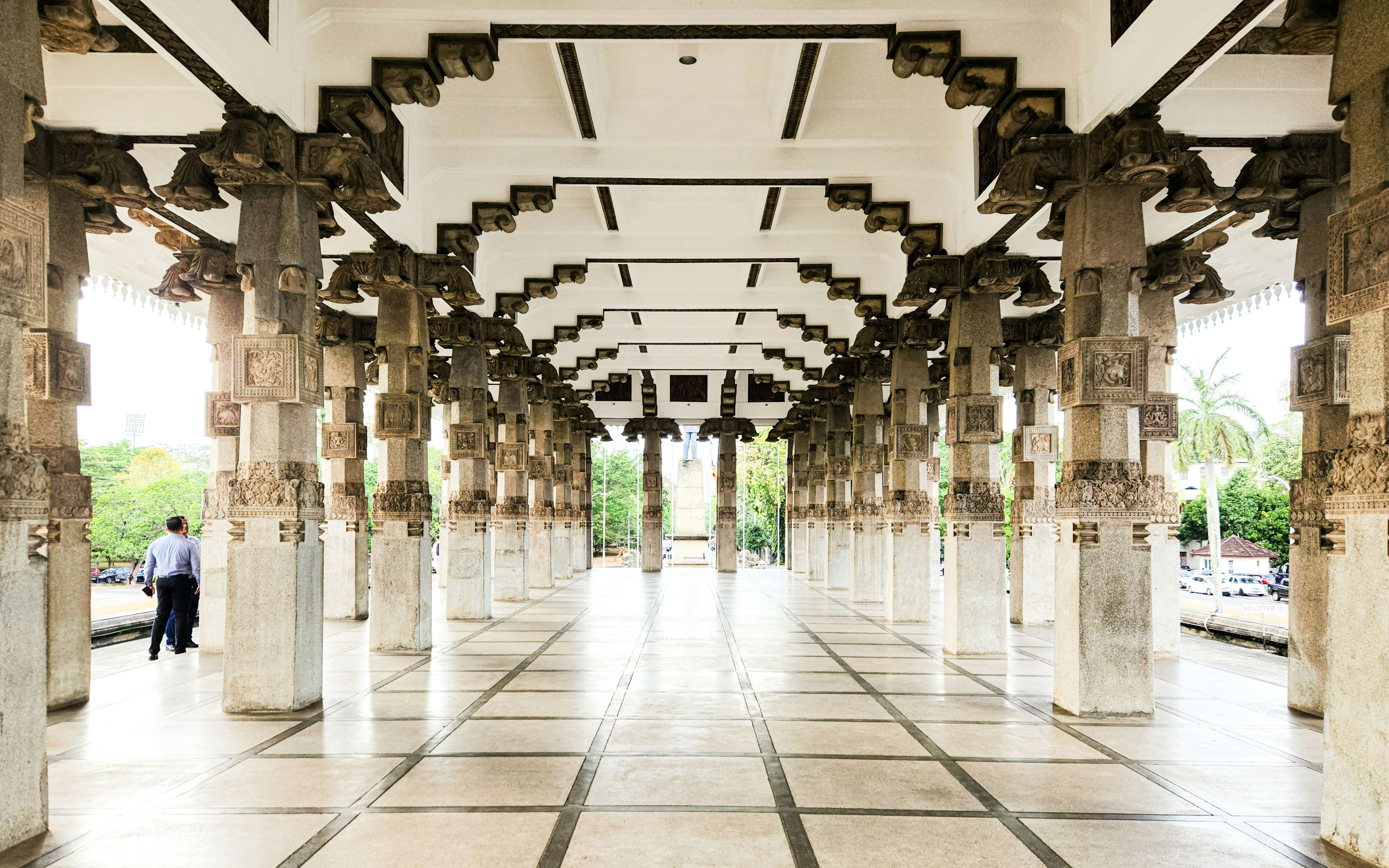 sarmat-batagov-sbcpi7dabv4-unsplash-1